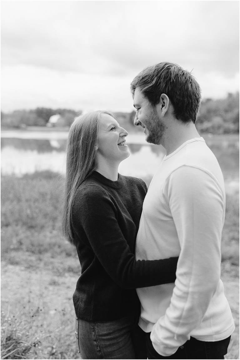 Autumn engagement session at Lake Shenandoah with fall colors and the lake in the background.