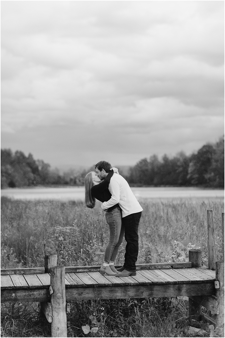 Autumn engagement session at Lake Shenandoah with fall colors.