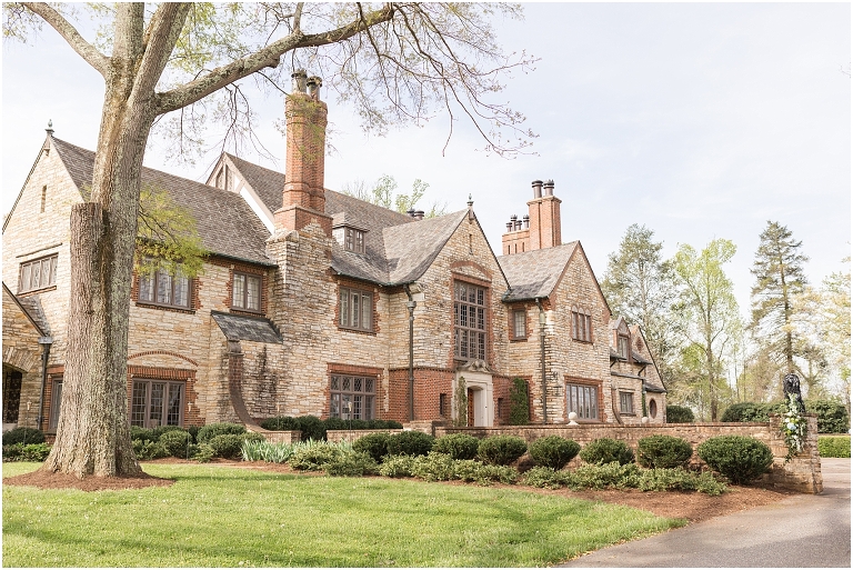 Stoneleigh Estate intimate Virginia spring wedding in the garden