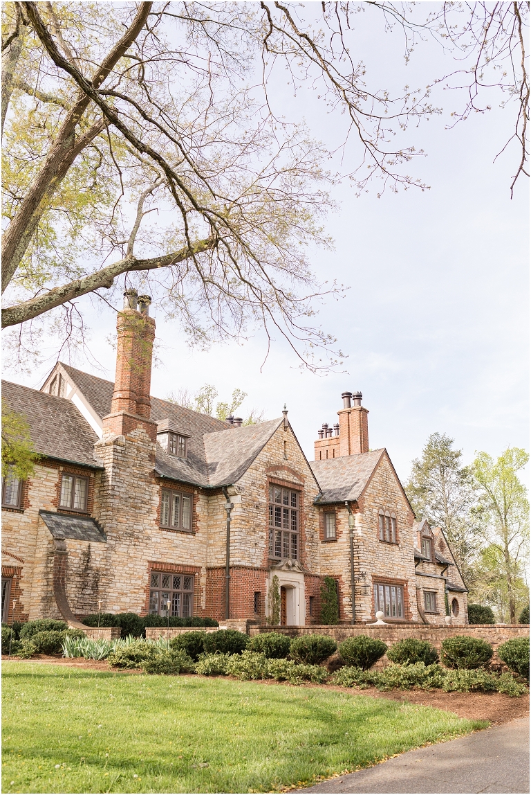 Stoneleigh Estate intimate Virginia spring wedding in the garden