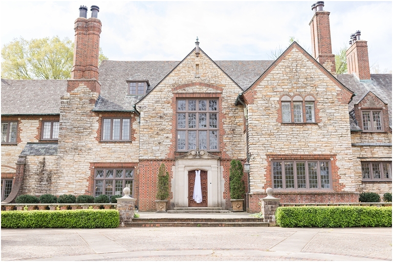 Stoneleigh Estate intimate Virginia spring wedding in the garden