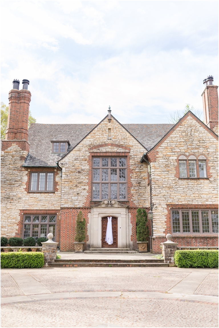 Stoneleigh Estate intimate Virginia spring wedding in the garden