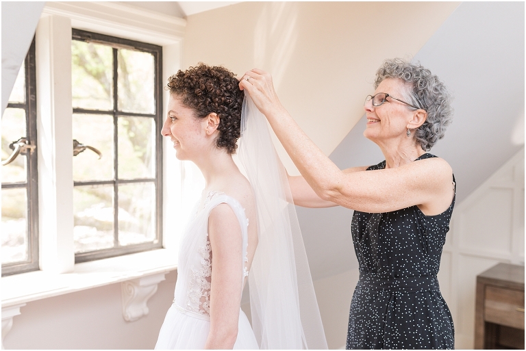 Stoneleigh Estate intimate Virginia spring wedding in the garden
