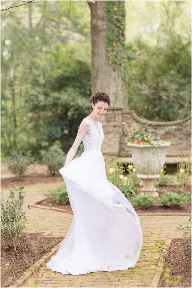 Stoneleigh Estate intimate Virginia spring wedding in the garden