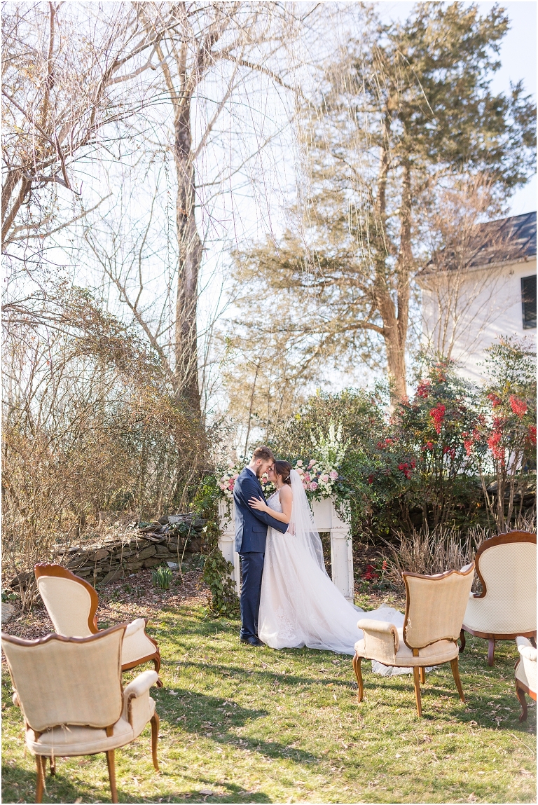 Blush navy and white spring intimate wedding inspiration styled shoot at a white manor in Virginia