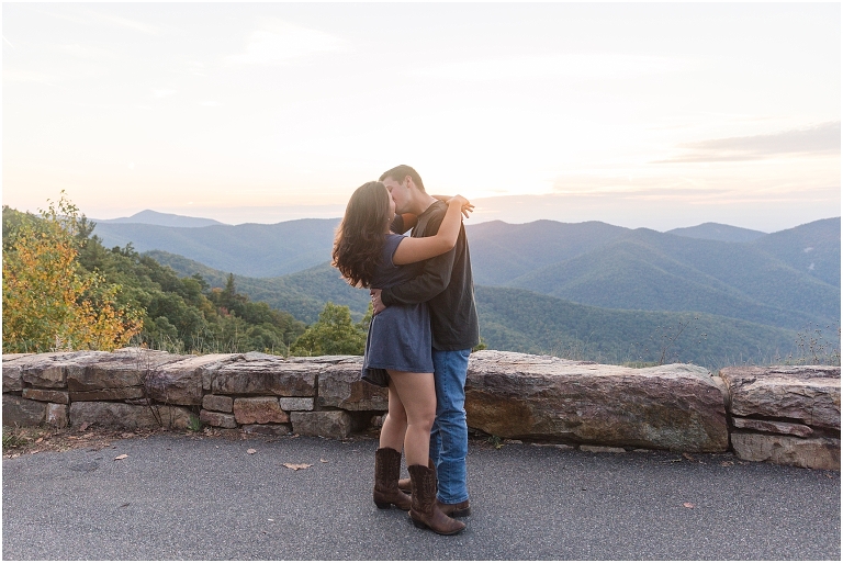 Couples sunset mountain view photos at Rockytop Overlook on Skyline Drive in Shenandoah National Park