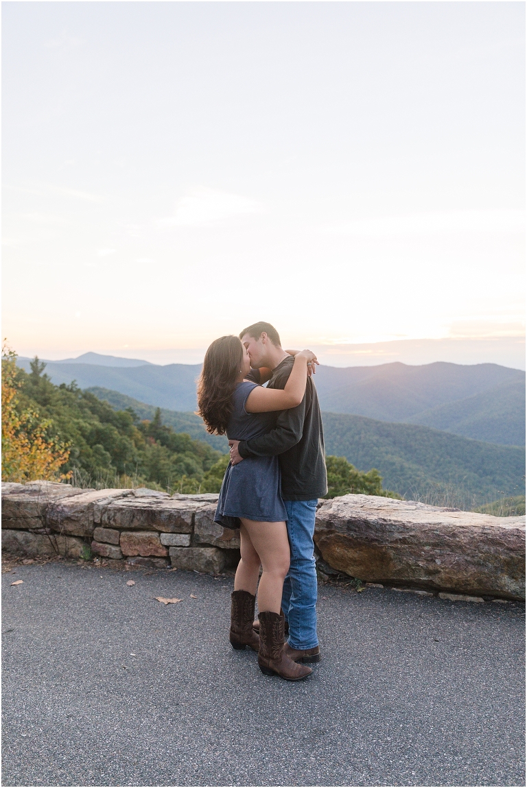 Couples sunset mountain view photos at Rockytop Overlook on Skyline Drive in Shenandoah National Park