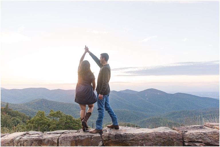 Couples sunset mountain view photos at Rockytop Overlook on Skyline Drive in Shenandoah National Park