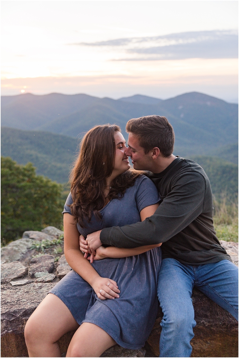 Couples sunset mountain view photos at Rockytop Overlook on Skyline Drive in Shenandoah National Park