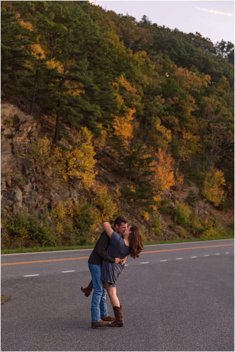 Couples sunset mountain view photos at Rockytop Overlook on Skyline Drive in Shenandoah National Park